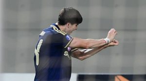 Armando González se estrenó como goleador con el Olympiacos y marcó su primer tanto en el futbol europeo