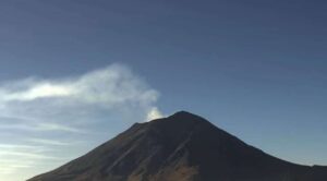 Popocatépetl registra 24 exhalaciones; actividad del volcán se mantiene en Amarillo Fase 2