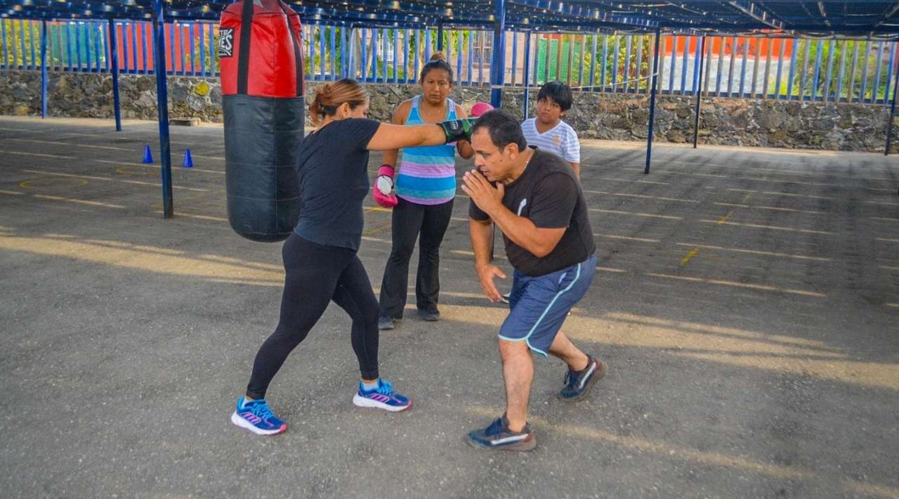 Ofrece Indem clases gratuitas de boxeo en Emiliano Zapata en el Complejo Acuático Caeza