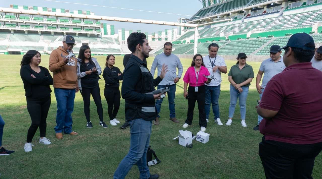 Protección Civil capacita en uso de drones a personal de la Fiscalía de Morelos para labores de campo