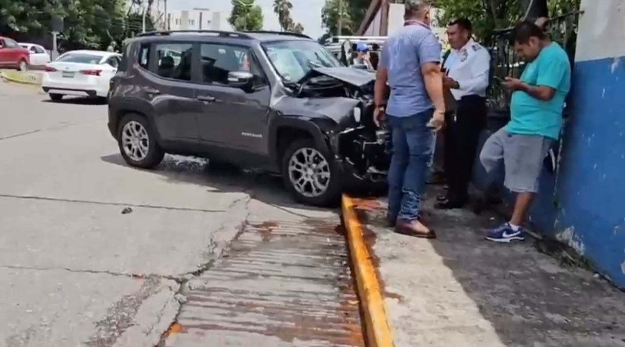 Carambola en avenida Vicente Guerrero Cuernavaca: Choque múltiple deja cuatro personas heridas