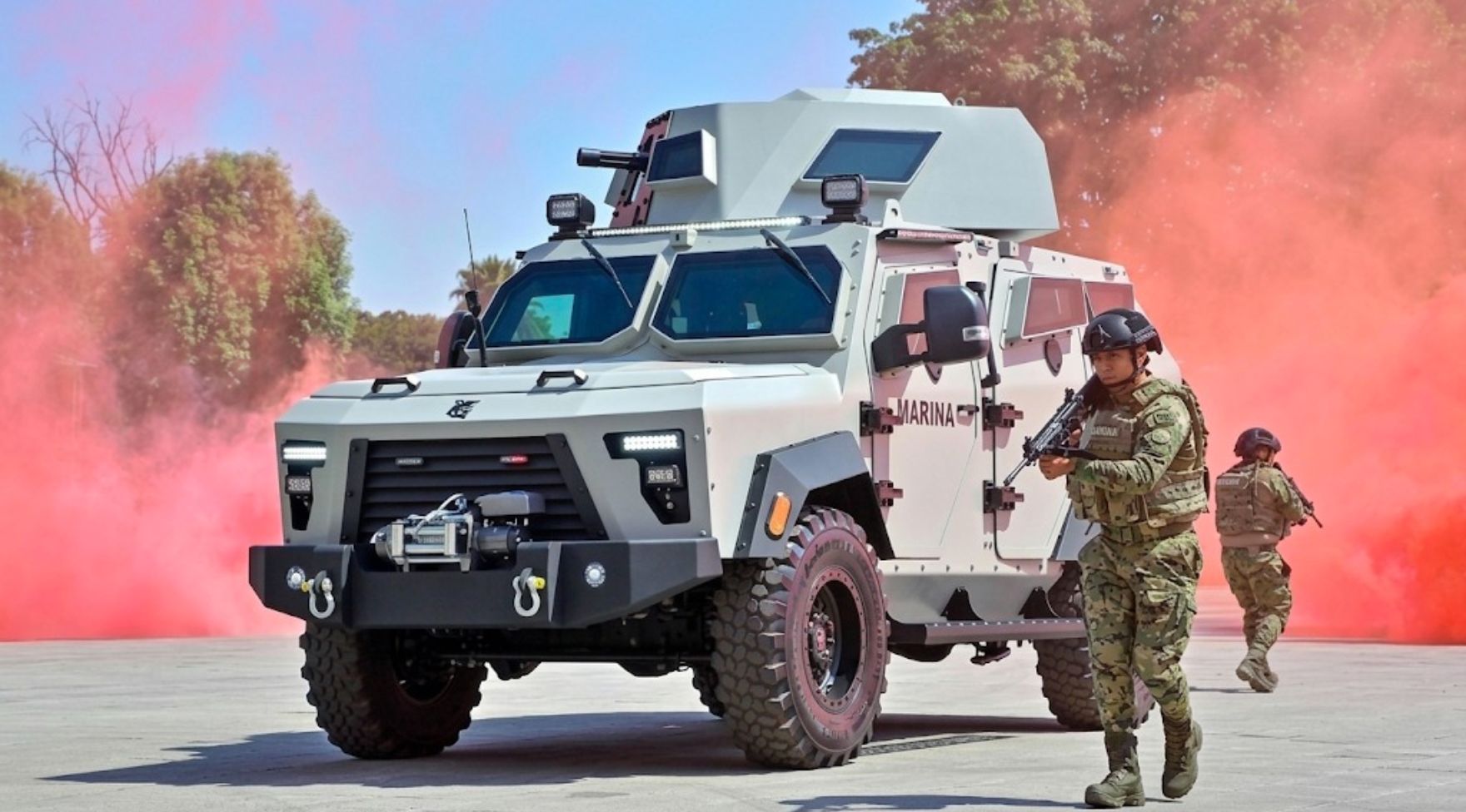 Semar ensambla vehículos blindados para enfrentar ataques con explosivos y drones