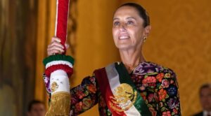 Sheinbaum aclara uso de bordados y textiles artesanales en ropa