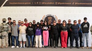 Operativo en Michoacán contra el CJNG deja 18 detenidos, entre ellos un director de policía y funcionarios municipales