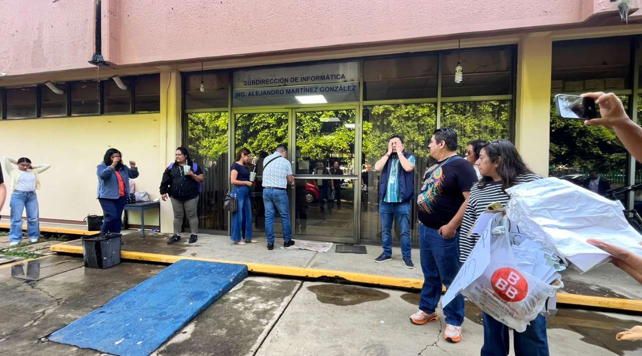 Reanudan trámites tras reapertura de oficinas centrales del IEBEM en Cuernavaca