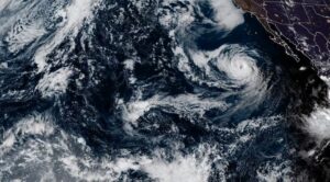 Tormenta tropical Simón podría alcanzar categoría 4 frente al Pacífico