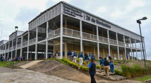 Entrega gobernadora obras públicas en Atlatlahucan en escuelas y unidad deportiva