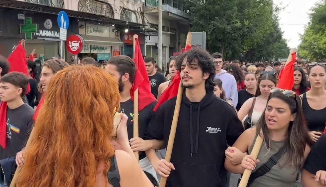 Protestas en Grecia: docentes y estudiantes exigen vivienda accesible y más inversión educativa