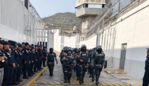 Guardia Nacional realiza operativo en penal de Barrientos; asegura drogas y memorias USB