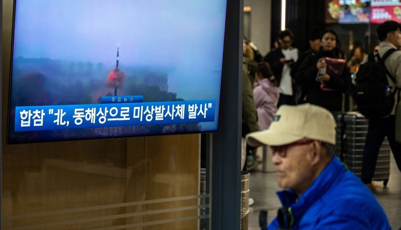 Corea del Norte lanza 10 misiles balísticos al mar en medio de tensiones regionales