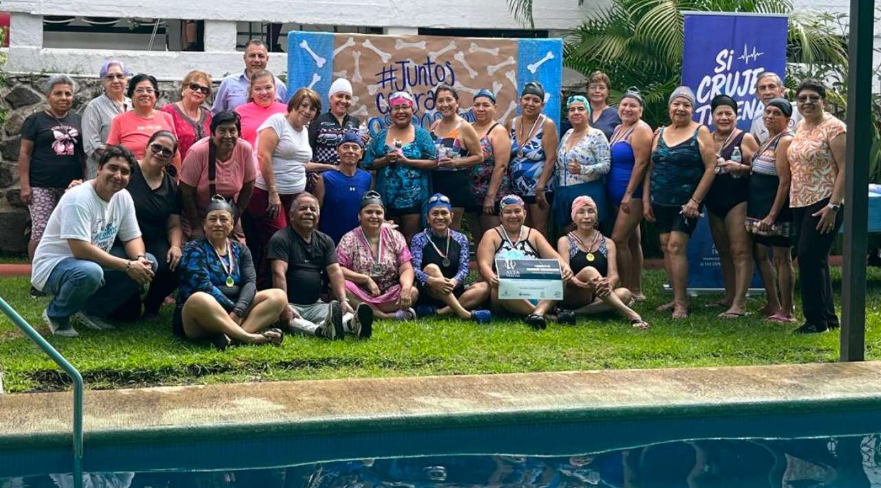Realizan competencias acuáticas en Casa de Día El Tabachín para prevenir osteoporosis