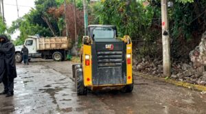 Colapsa barda por intensas lluvias en el centro de Cuernavaca