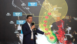 Huracán Simón podría impactar cerca de Mazatlán como categoría 1; prevén lluvias intensas: SMN
