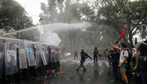 CNDH investiga abusos policiales en protesta por agua contaminada en Guadalajara: Sheinbaum