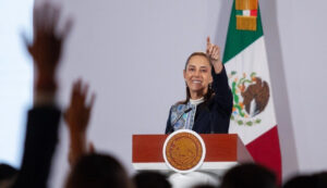 Sheinbaum instruye a Zoé Robledo negociar nueva propuesta salarial con trabajadores del IMSS
