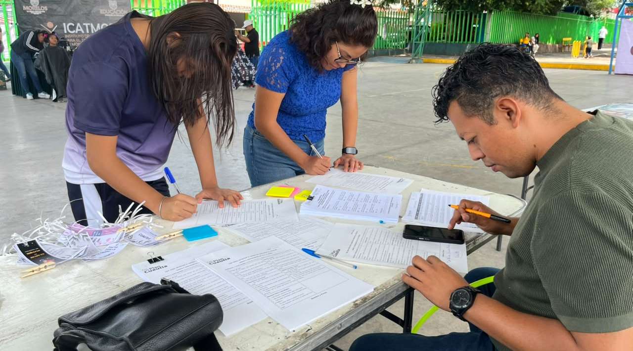 Acercan opciones educativas del Plan Cuautla en Tetelcingo con talleres y becas de estudio