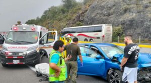 Percance vial moviliza a cuerpos de emergencia en Cuajomulco