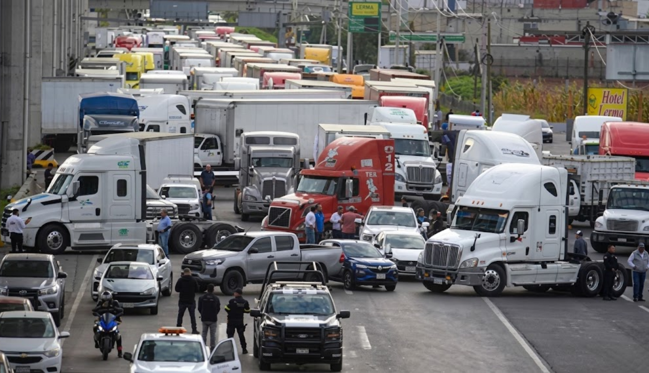 Sheinbaum cuestiona bloqueos de transportistas: “No puede haber defensa de privilegios”