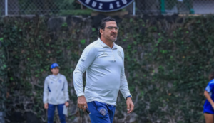 Carlos Acevedo renueva con Santos Laguna hasta 2030 tras rumores de salir a Europa