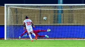 Julián Quiñones con el Al-Qadsiah: anota gol a lo Panenka y da dos asistencias
