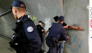 Francia impone toques de queda tras disturbios y saqueos en protestas