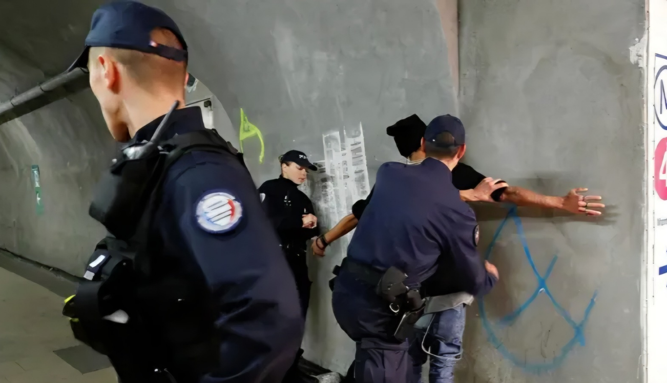 Francia impone toques de queda tras disturbios y saqueos en protestas
