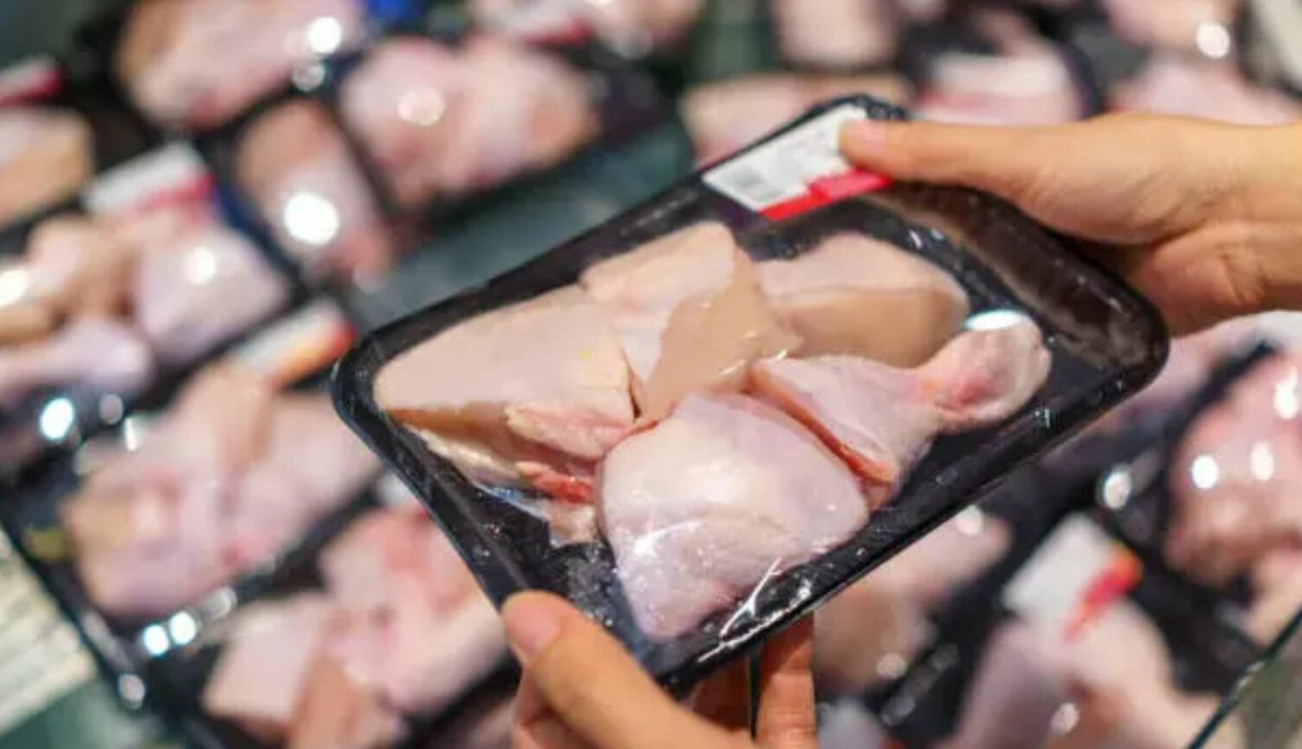 México suspende importaciones avícolas de Brasil por brote de Newcastle