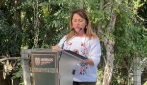 Margarita González Saravia entrega rehabilitación de la carretera Mazatepec-Coatetelco
