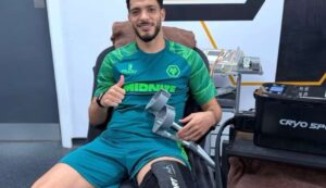 Raúl Jiménez inicia rehabilitación tras cirugía de rodilla; apunta a volver en 2027