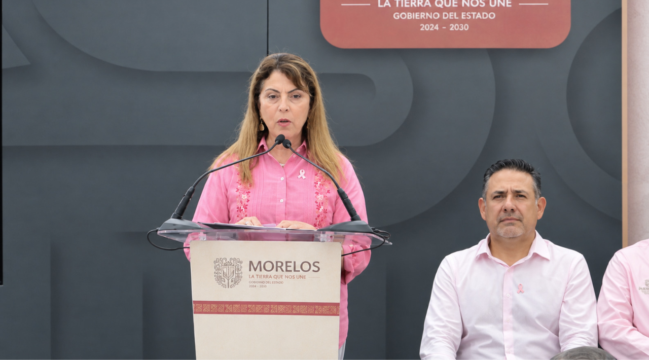 Entregan 37 prótesis mamarias a mujeres en Morelos y anuncian acelerador lineal