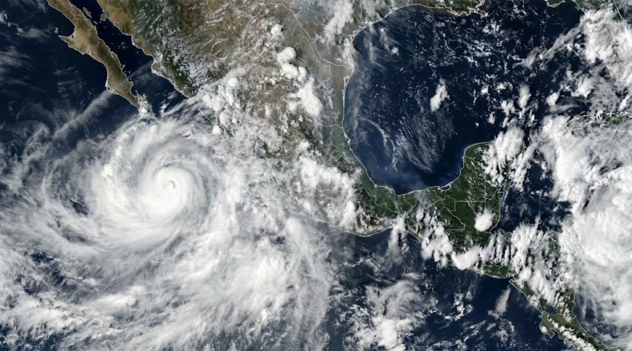 Huracán Rachel se intensifica a categoría 2