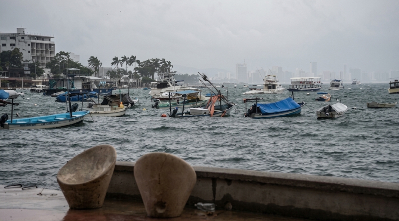 Marina suspende navegación en nueve puertos por huracán Rachel
