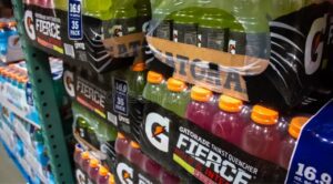 Retiran más de 122 mil cajas de Gatorade del mercado en EU por colorantes no declarados