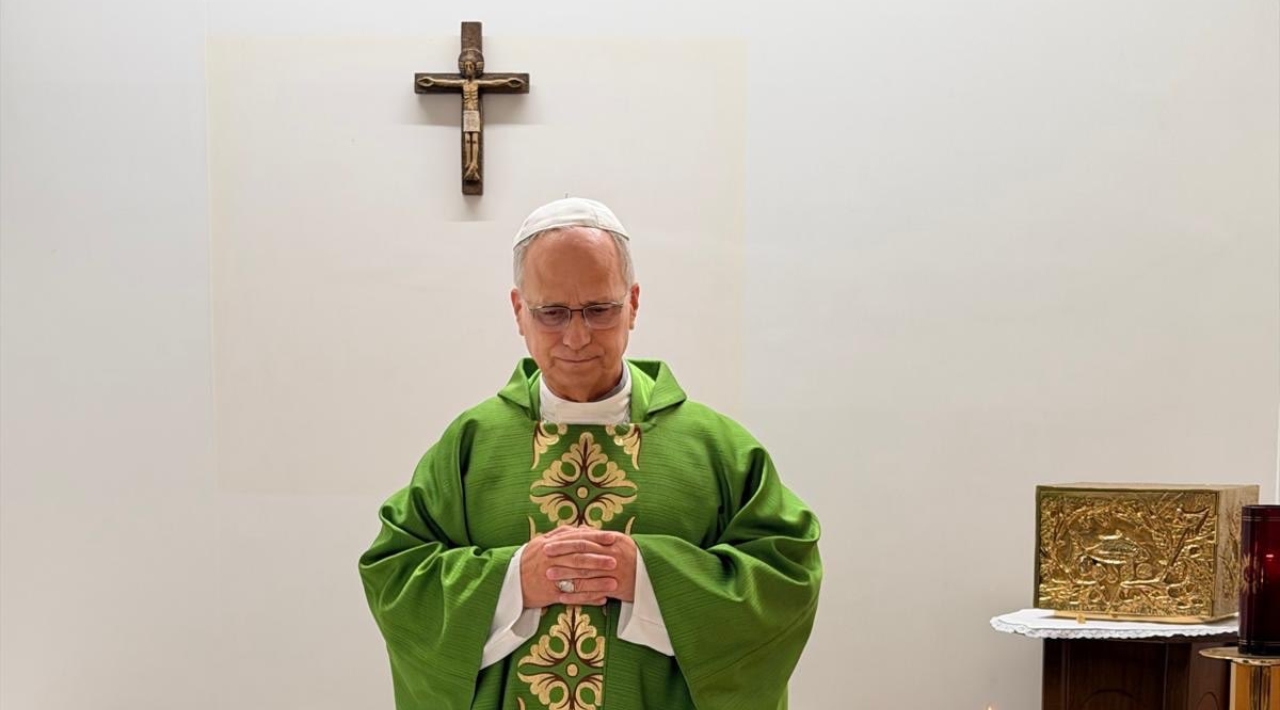 Papa León XIV mejora tras su operación y celebra misa en el hospital Gemelli