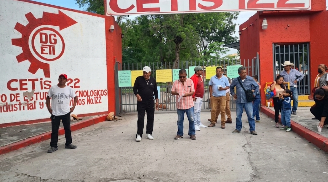 Toman el CETis 122 de Xoxocotla; exigen director originario del municipio