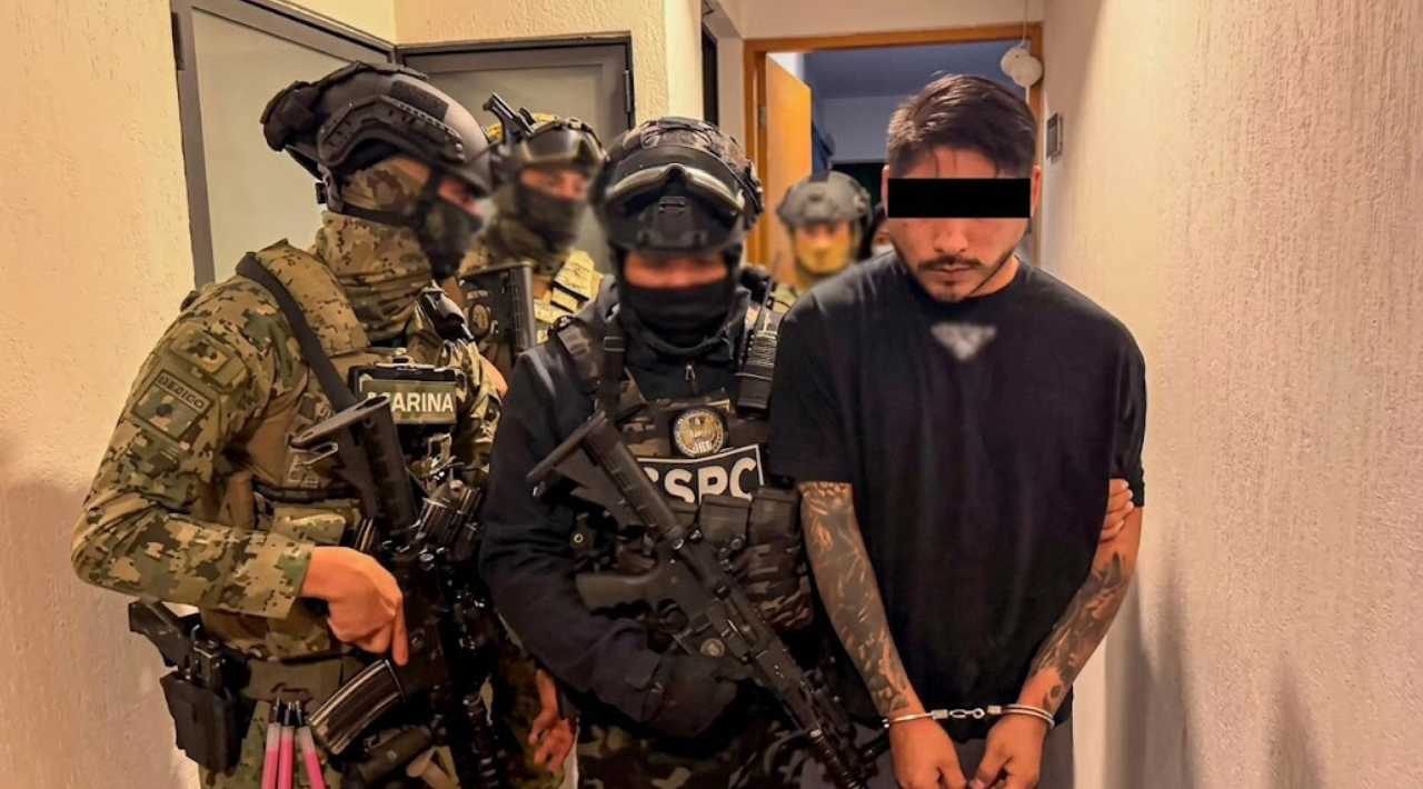 Dan prisión preventiva a Iván “N” “El cromo”, señalado por posesión de armas y drogas