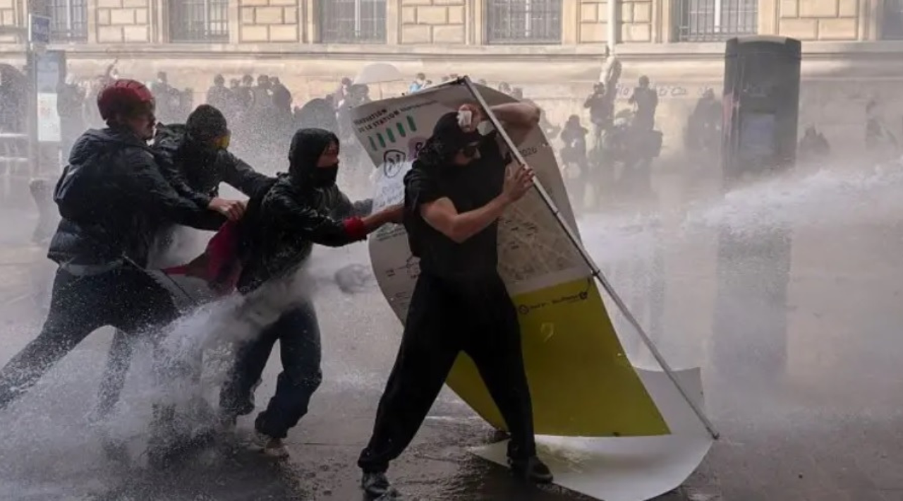 Protestas en Francia por el costo de vida dejan detenidos e incidentes en París y Lyon