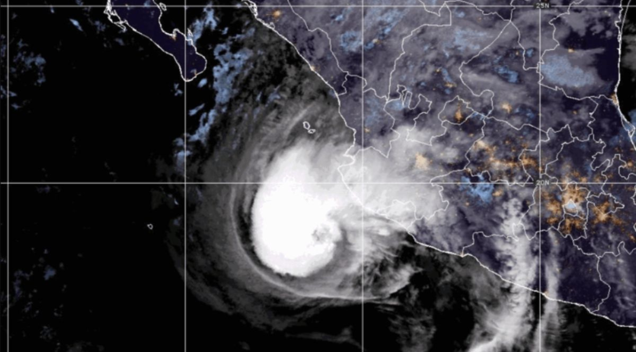 Huracán Trudy sube a categoría 2 y amenaza con lluvias fuertes en tres estados