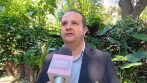 Montan exposición de ofrendas en la zona arqueológica de Xochicalco.
